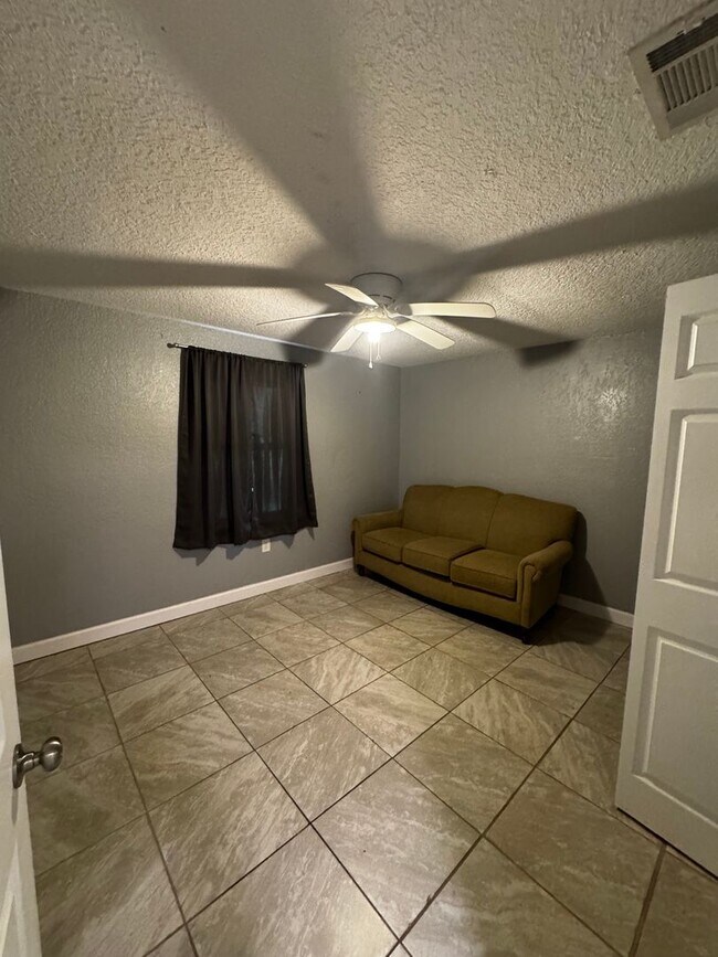 Building Photo - Cozy & Private 2-Bedroom Duplex Rental in Ocala