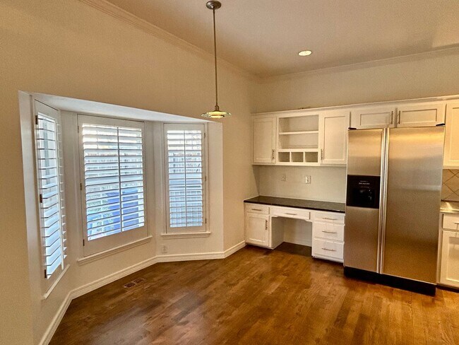 Building Photo - Stunning 4 bedroom, 3 bath home with a pool in beautiful Cedar Ridge!