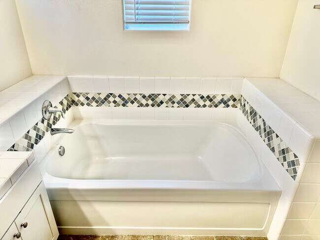 Building Photo - Newly Built 3/2.5 Bonadelle Home in Riverstone Community