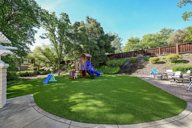 Building Photo - Bright and Spacious, 2BD/2.5BA, Two-Story Condo in Oak Creek in San Ramon- Available NOW!