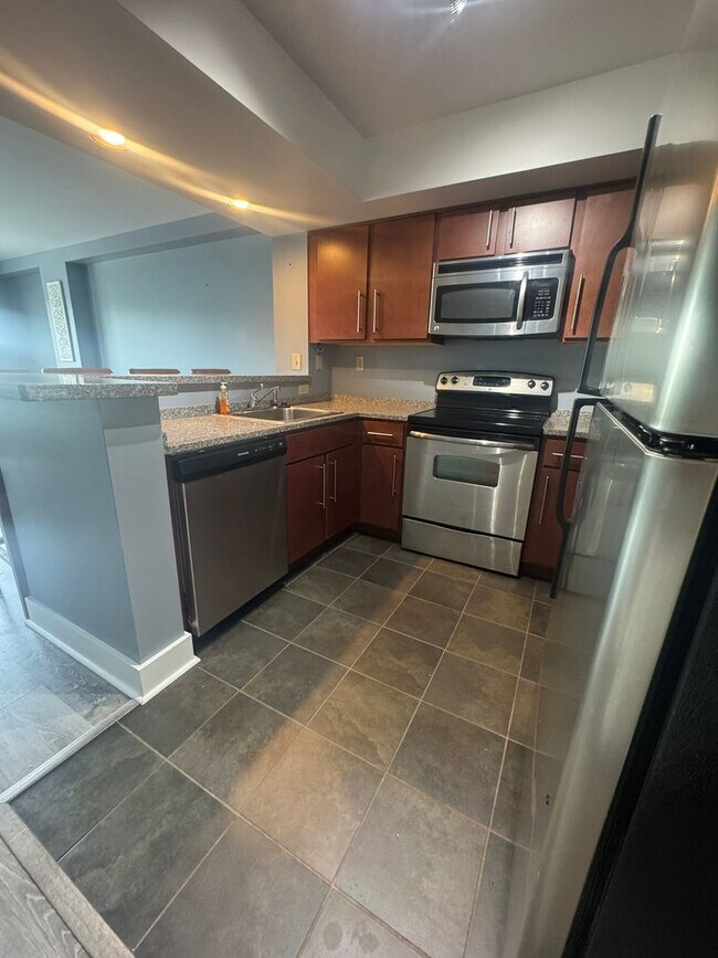 Building Photo - Lake Plaza: Available for EARLY MOVE-IN as...