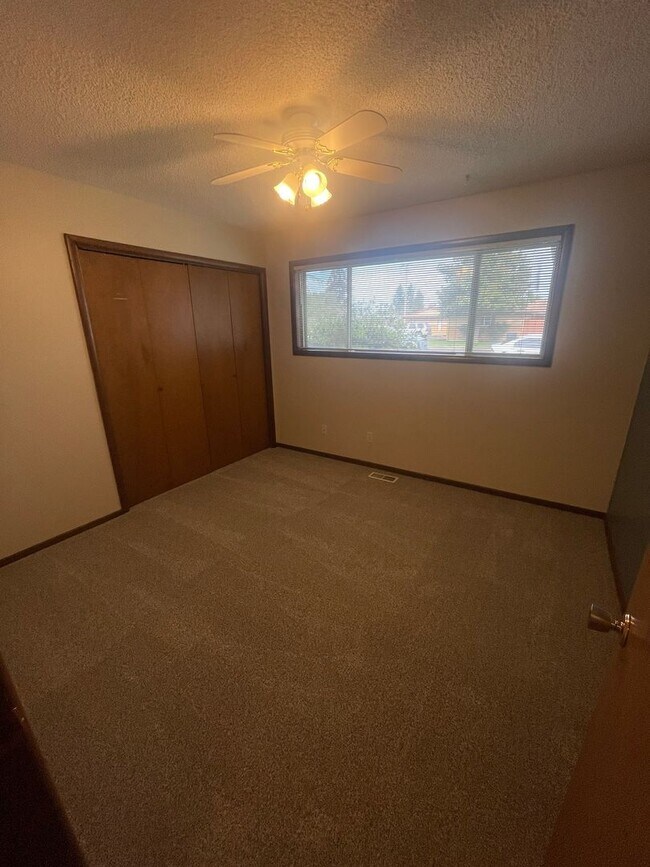 Building Photo - Amazing Freshly Updated Four Bedroom Two Bath Home In Amazing Lebanon Location!