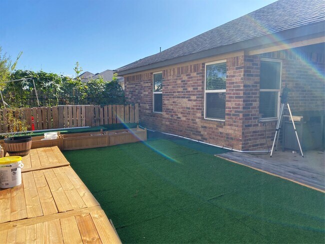 Building Photo - 18318 Mossy Creek Ln