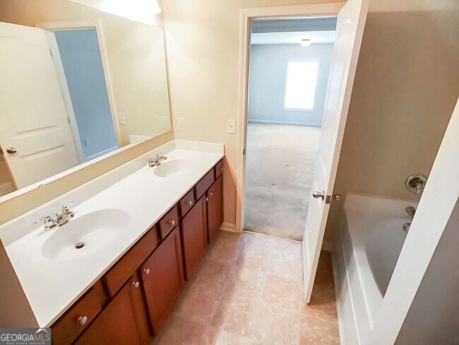 Building Photo - 206 Madison Ave