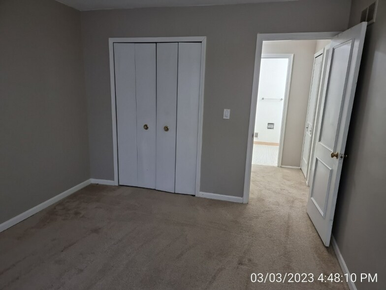 Building Photo - 27598 Echo Valley E