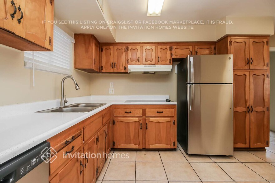 Building Photo - 6012 W Medlock Dr