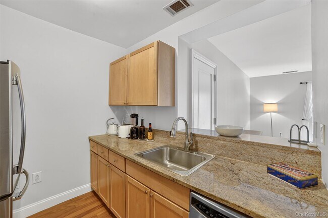 Building Photo - 543 Main St