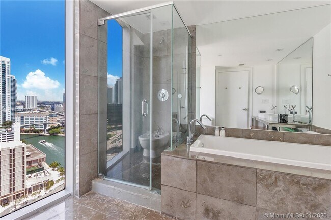 Building Photo - 475 Brickell Ave