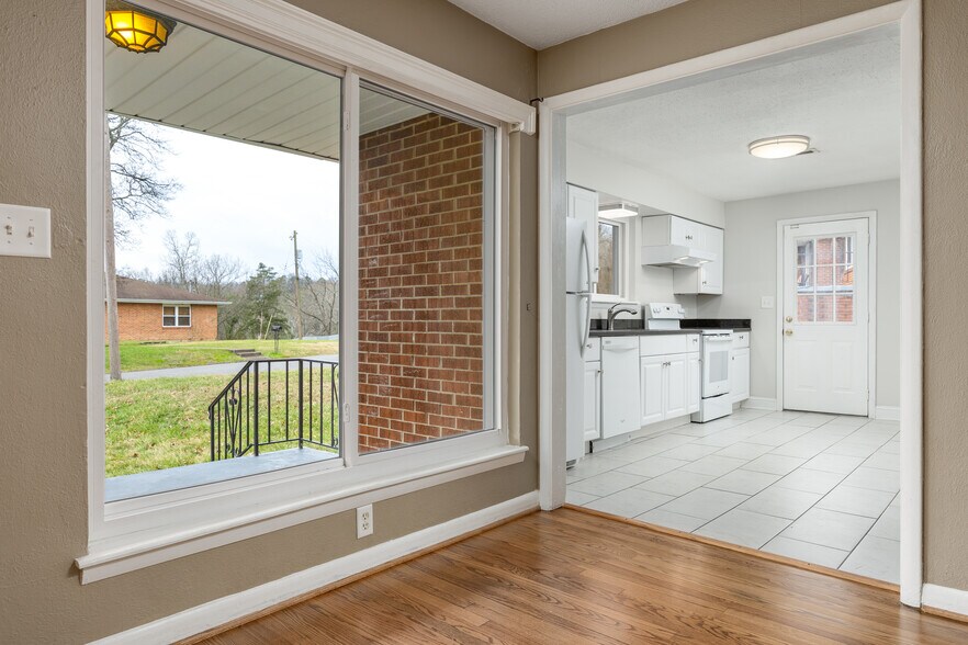 Building Photo - 303 Wygoda Cir