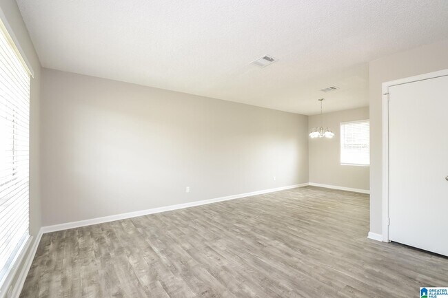 Building Photo - 541 Closhire Ln