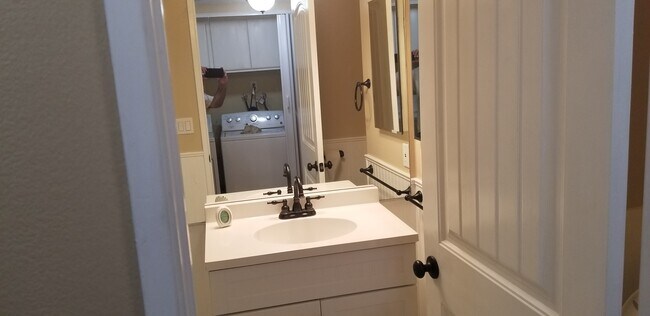 Building Photo - 1904 Heywood St