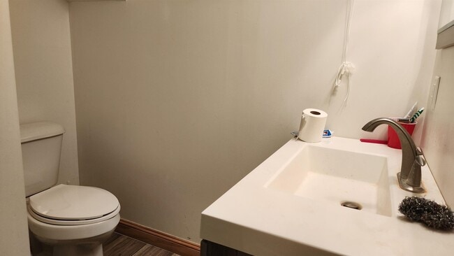 Building Photo - 513 S Brooks St