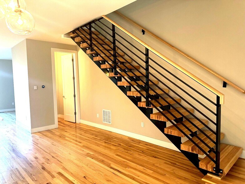 Building Photo - 3912 Utica St