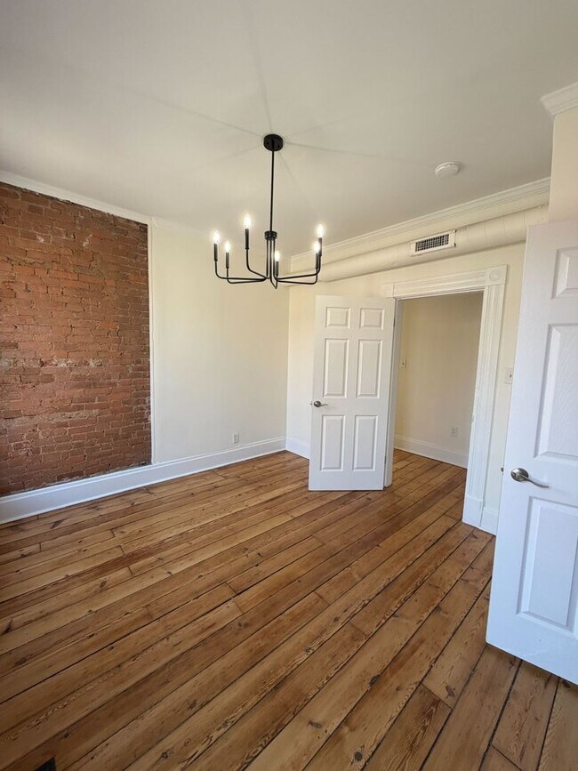 Building Photo - Fully Renovated 3BR/1.5 Bath in Olde Towne East!