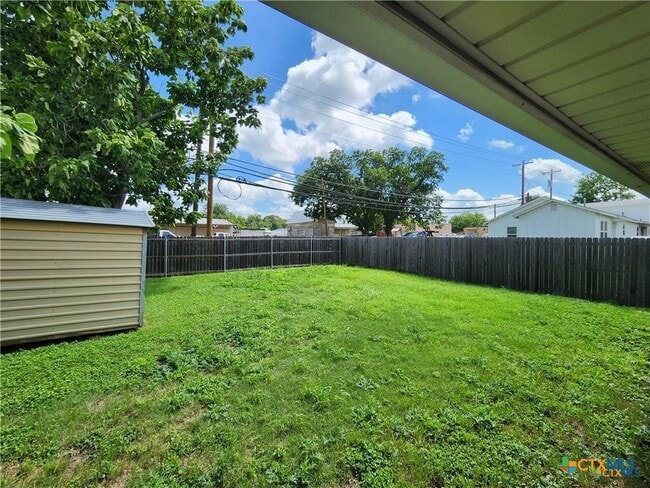 Building Photo - 106 W Avenue G