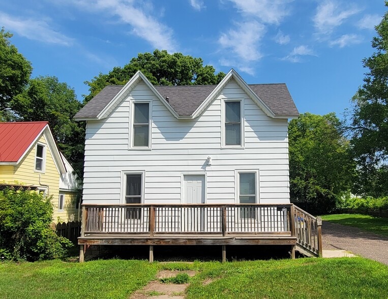Primary Photo - 528 Broadway St