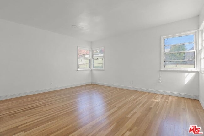 Building Photo - 4409 Victoria Park Dr