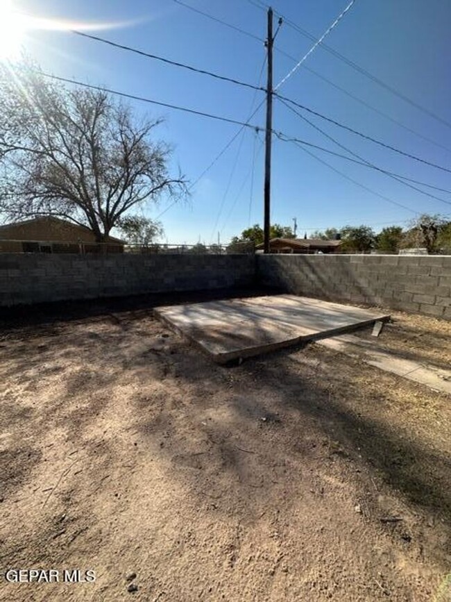 Building Photo - HOME FOR RENT IN SOCORRO