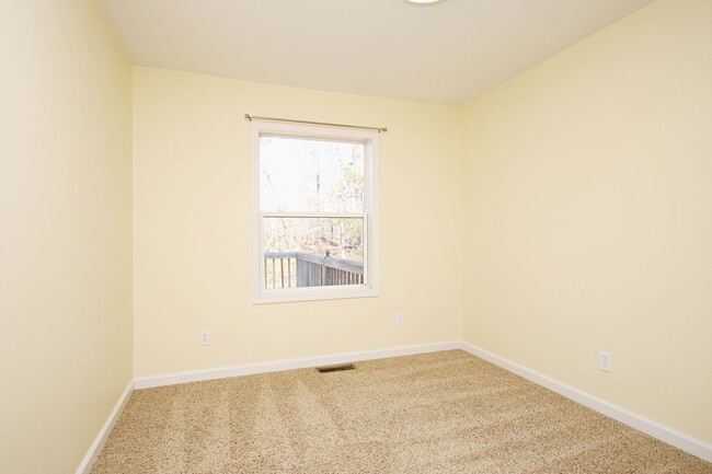 Building Photo - Pet-Friendly N.Albemarle Home on Over 2.5 ...