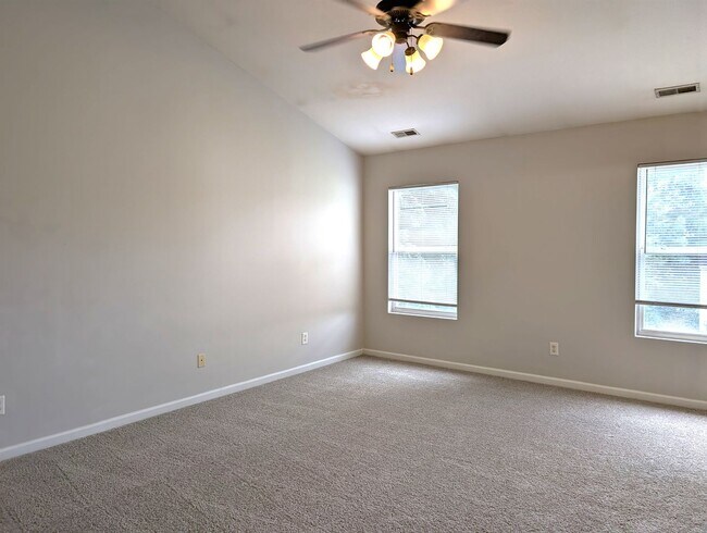 Building Photo - Pristine home located in the Pinebrook Com...