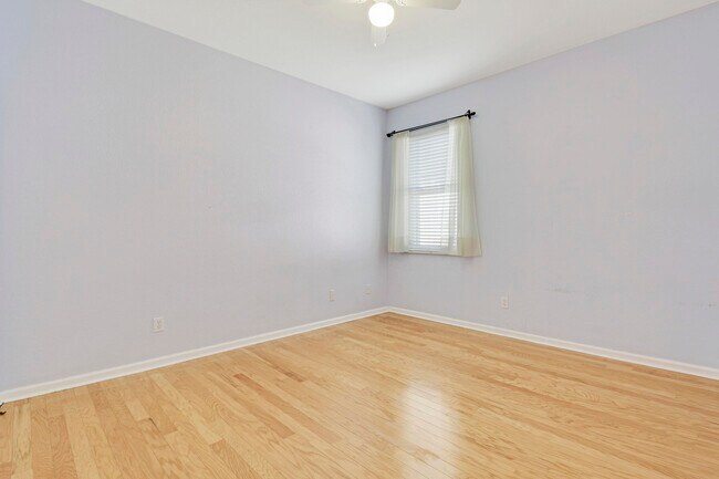 Building Photo - 595 Waverly Cir
