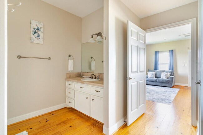 Building Photo - 814 Helen Blvd