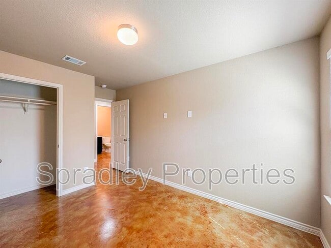 Building Photo - 1040B Mason Dr