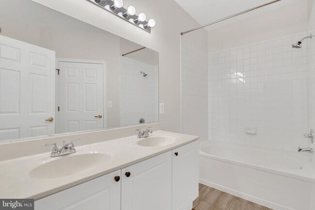 Building Photo - 4560 Strutfield Ln