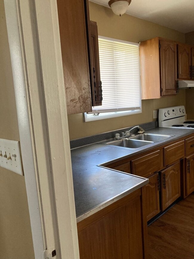 Building Photo - 3 bedroom 1 bath