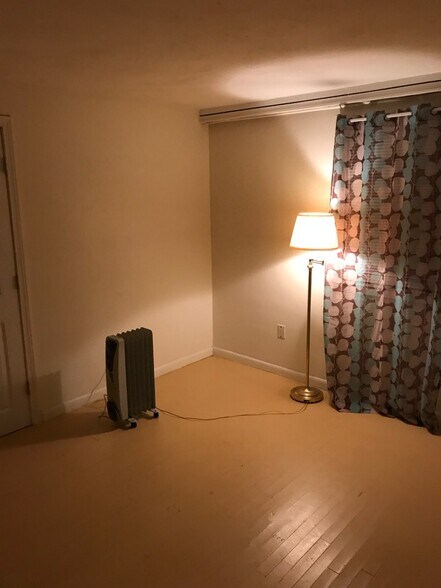 Large,quiet 12×14 - 87 Salem St