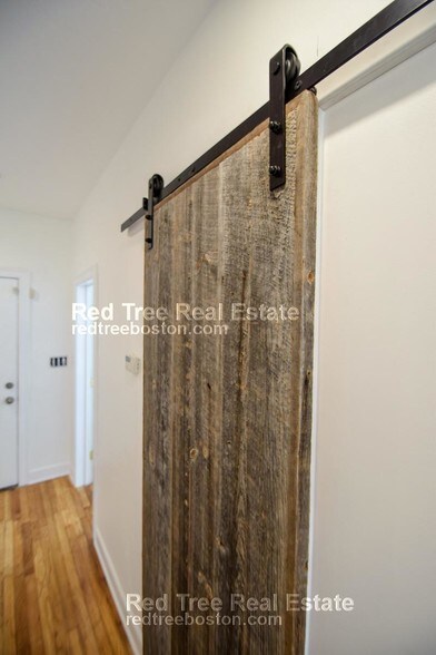 Building Photo - 32 Cedar St