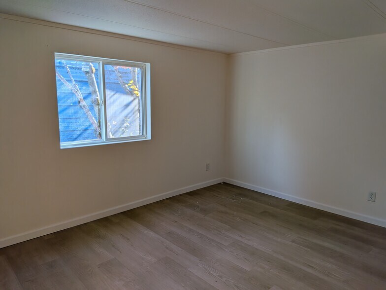 Building Photo - 6010 Knoble Rd E