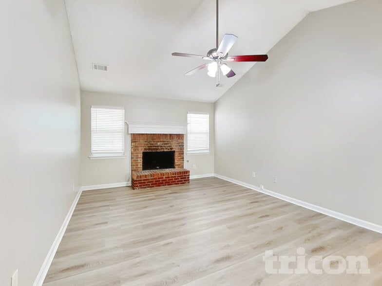 Building Photo - 207 Crystal Ct