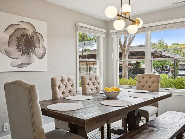 Building Photo - 641 Centre Ct