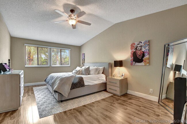 Building Photo - 6682 Via Regina