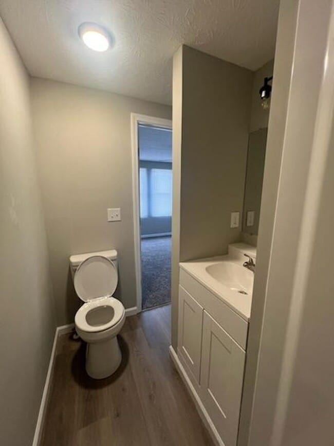 Building Photo - 931-933-933 Lawrence Dr