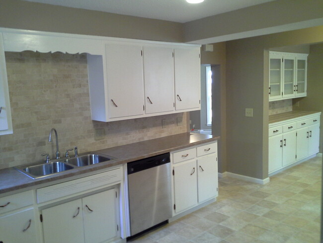 Kitchen - 205 2nd St W