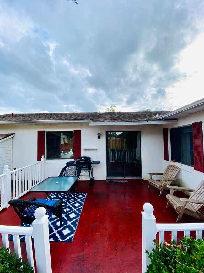 Building Photo - 1417 Dexter Dr N