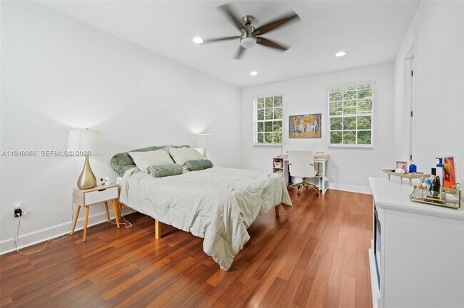 Building Photo - 622 SW 147th Ter