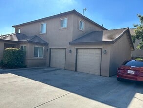 Building Photo - 2221-27  W. Lark