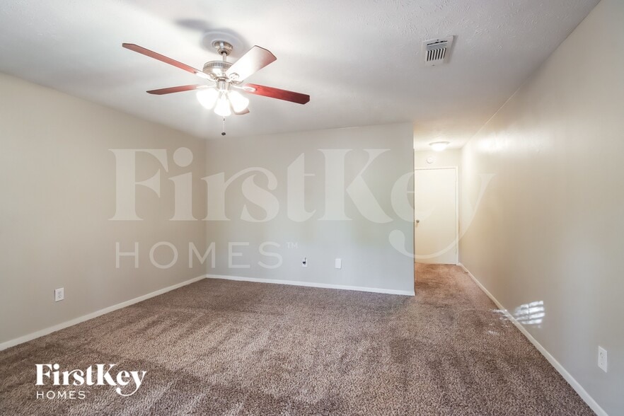 Building Photo - 4014 Cedar Forest Dr