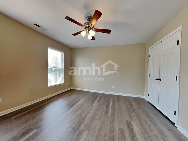 Building Photo - 5 Wells Dr