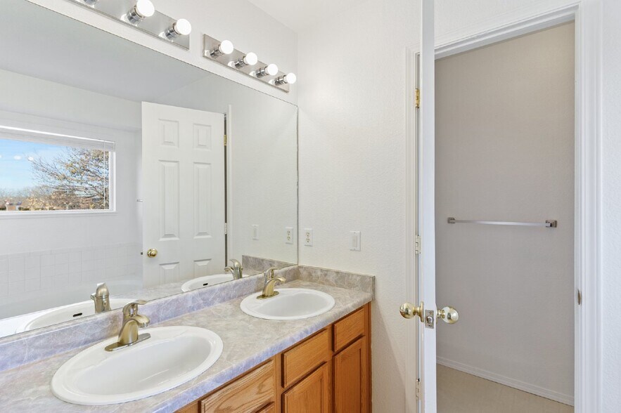 Building Photo - Spacious 6BR Home with Finished Basement –...