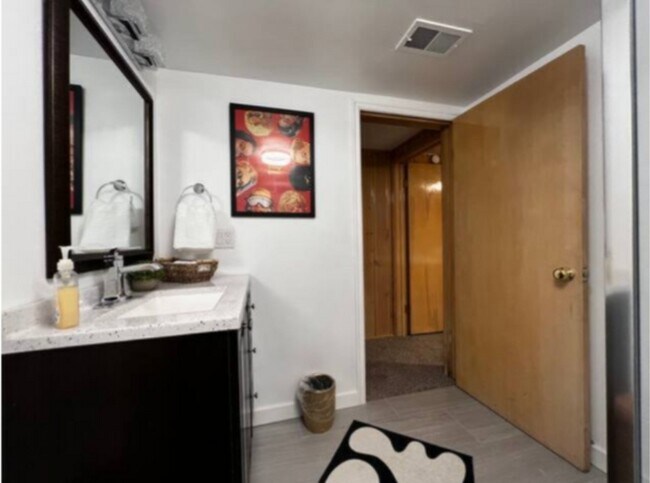 Building Photo - 1945 S 2600 E