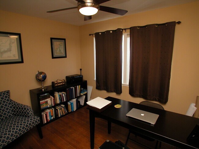 Building Photo - Charming 4-Bed 3-Bath in Paradise Hills