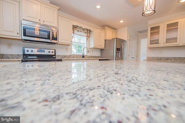 Building Photo - 18 Sabrina Dr