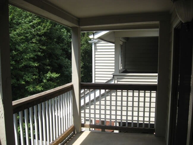 Building Photo - Beautifully Maintained 1 Bedroom 1 Bathroo...