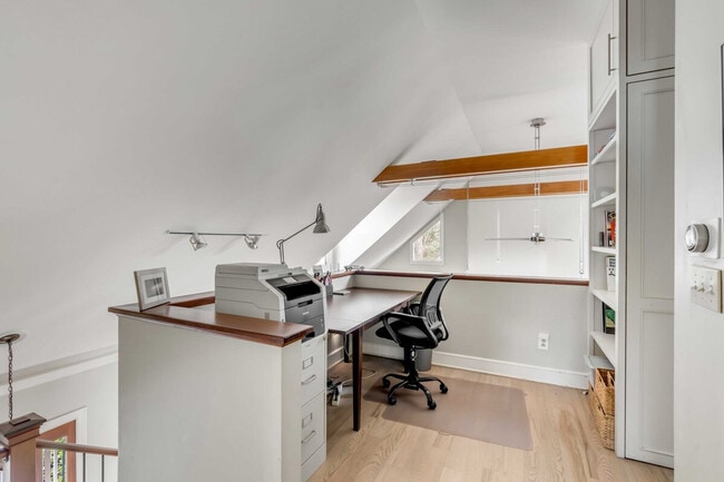 Building Photo - 209 Station 17 St