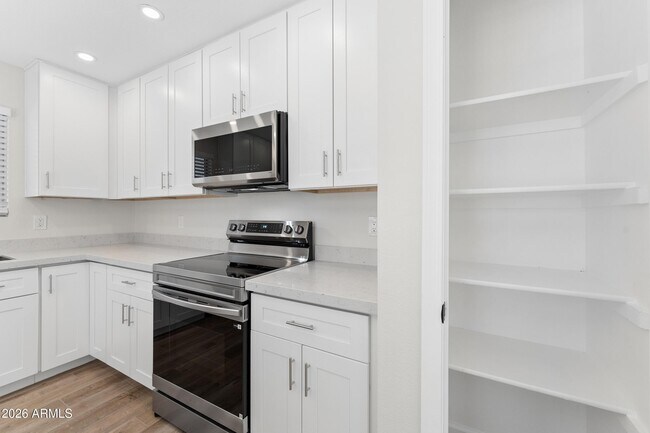 Building Photo - 7214 W Sierra Vista Dr