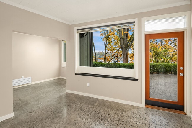 Building Photo - 2560 Dexter Ave N